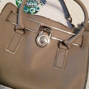Michael Kors Hamilton Locket Purse Silver and Gray